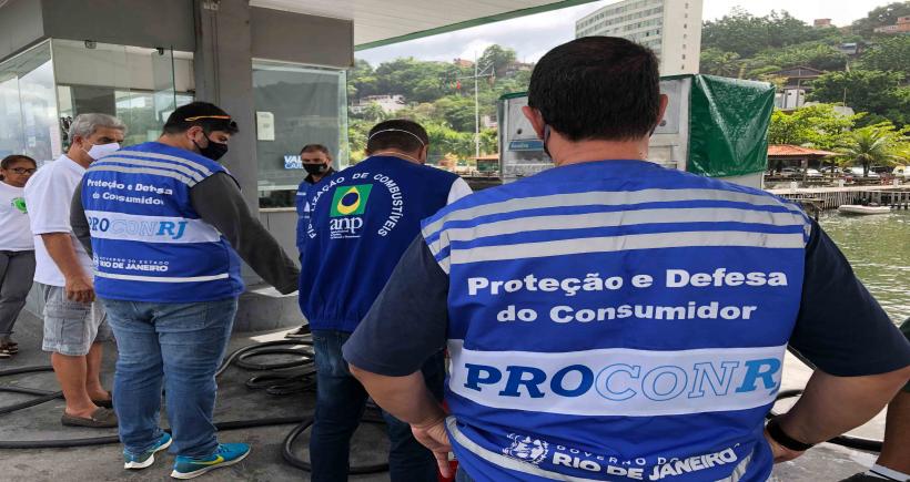 Procon e ANP fiscalizam postos marítimos e flutuantes, lacrando 10 bicos de combustíveis