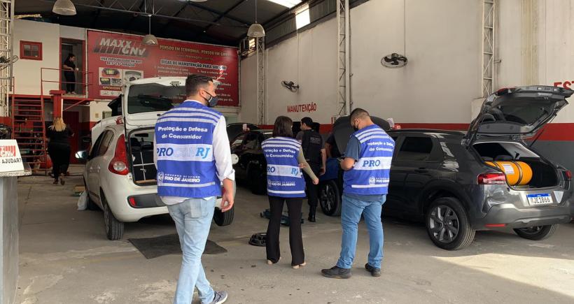 Procon-RJ e Polícia Civil realizam operação em empresas de instalação de gás veicular