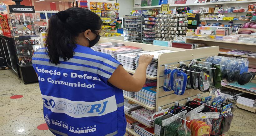 Procon-RJ realiza levantamento de preços de materiais escolares no Estado