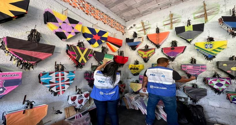 Procon RJ e Polícia Civil apreendem linha chilena na Zona Oeste do Rio