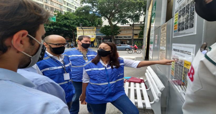 Procon-RJ realiza ação de orientação em postos de combustíveis em relação aos preços