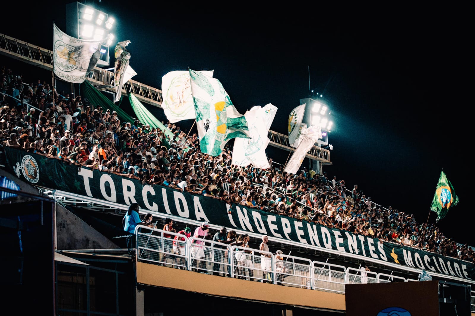 Mais de 53 mil pessoas comparecem ao Sambódromo para a abertura dos ensaios técnicos do Rio Carnaval