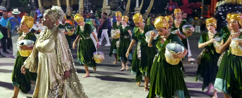 Marquês de Sapucaí a Rádio Roquette-Pinto transmite o segundo dia de desfiles da Série Ouro