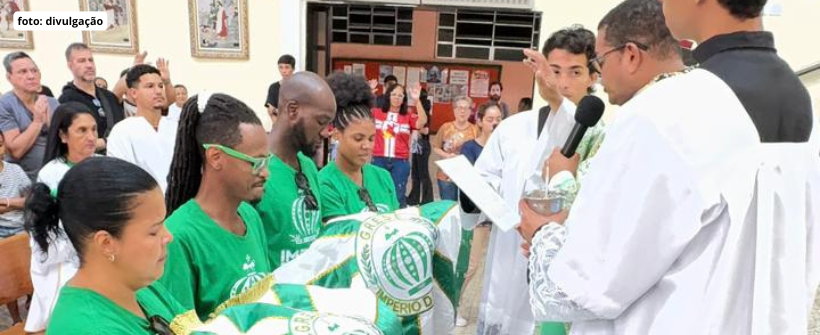 Fé e Tradição: Casais do Império da Tijuca buscam as bênçãos de São Jorge em Quintino   Estamos a poucos dias do desfile oficial da Império da Tijuca, que acontecerá no dia 16 de fevereiro, na Intendente Magalhães. Com o coração batendo no ritmo da bateria e a ansiedade aumentando, os casais de mestre-sala e porta-bandeira, Muskito e Jaçanã Ribeiro, e Diego e Nenega, foram até a Igreja de São Jorge, em Quintino, para pedir benção e proteção para um grande desfile. Foi um momento de muita emoção e fé profund