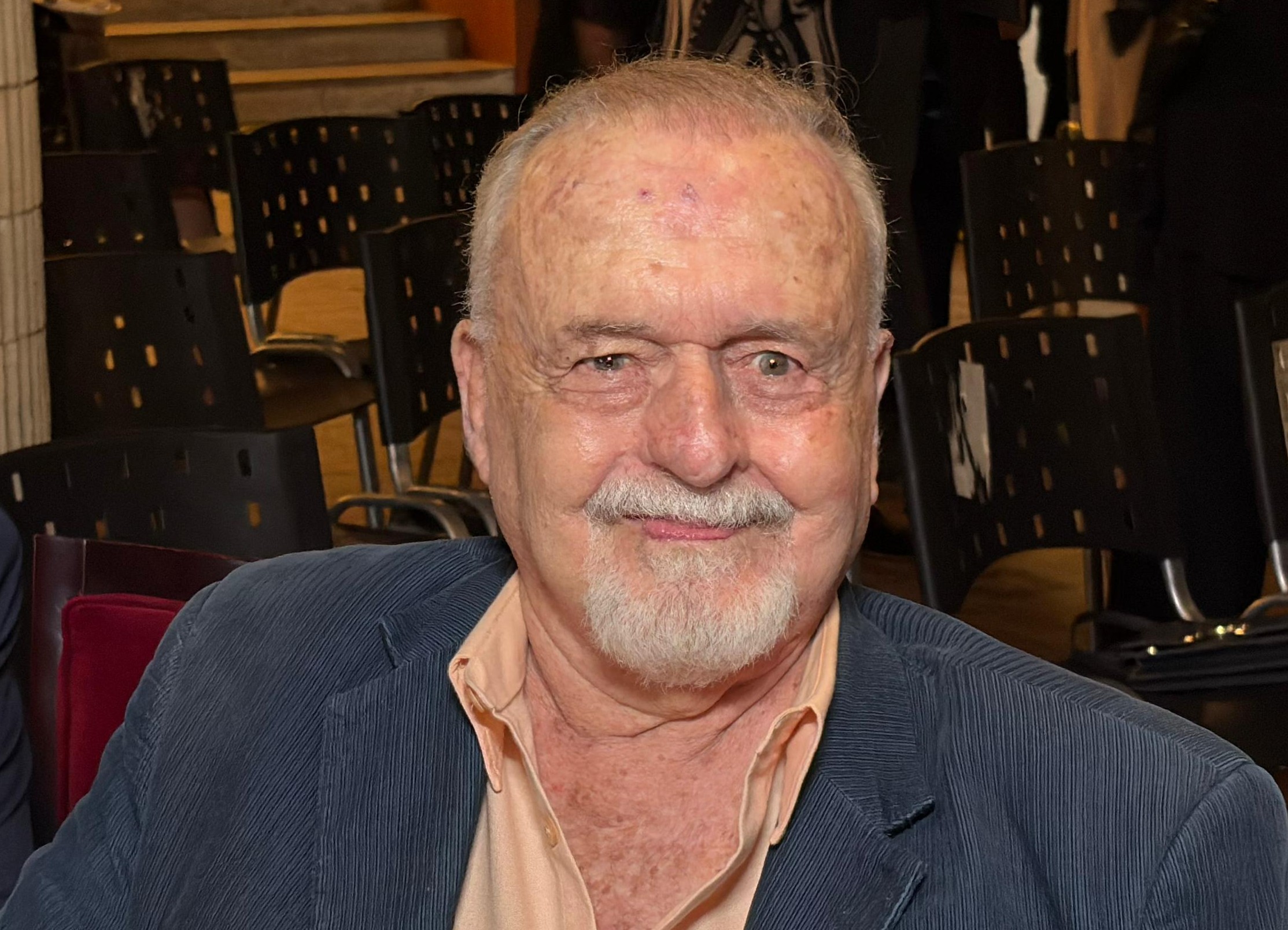 o jornalista e pesquisador musical Ricardo Cravo Albin