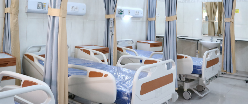 Os hospitais e as UPAs da Secretaria de Estado de Saúde do Rio de Janeiro funcionarão normalmente, com atendimento 24 horas, durante o ponto facultativo decretado pelo Governo do Estado do Rio de Janeiro nesta quinta-feira (02). O funcionamento será normal também no feriado da Sexta-feira Santa (03) e no fim de semana (04/04 e 05/04). O serviço Samu 192 do município do Rio de Janeiro, único do estado que é operado pela Secretaria, também permanecerá em funcionamento 24 horas por dia, sem interrupção.