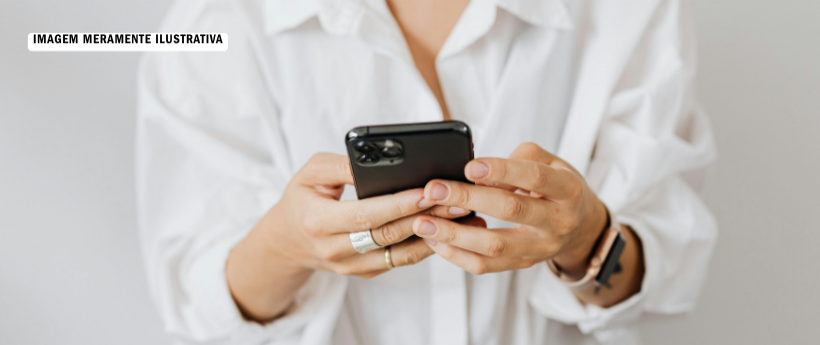 O Ministério da Educação lançou nesta semana o MEC Livros, biblioteca digital pública e gratuita que reúne obras literárias nacionais e internacionais. O acervo é composto por obras em domínio público e títulos contemporâneos licenciados, com o objetivo de atender a estudantes, professores e leitores em geral. O acesso é feito de forma digital, pelo site oficial meclivros.mec.gov.br ou pelo aplicativo MEC Livros, disponível nas principais lojas de aplicativos. Para entrar, o usuário deve utilizar sua conta 