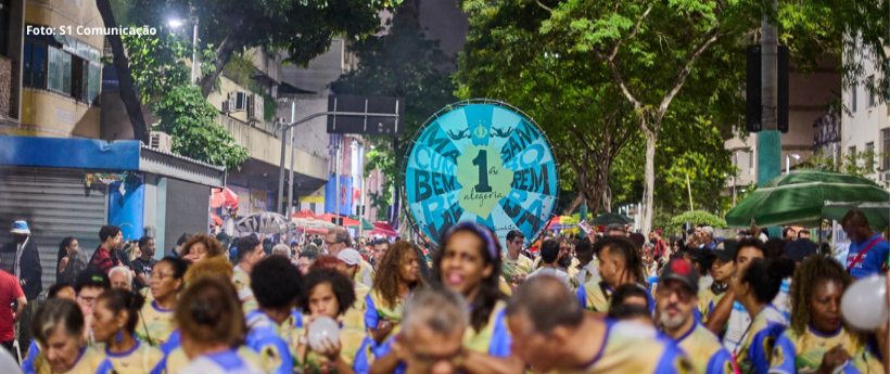 Vila Isabel encerra ensaios de rua de 2025 com canto apaixonado e evolução contagiante.