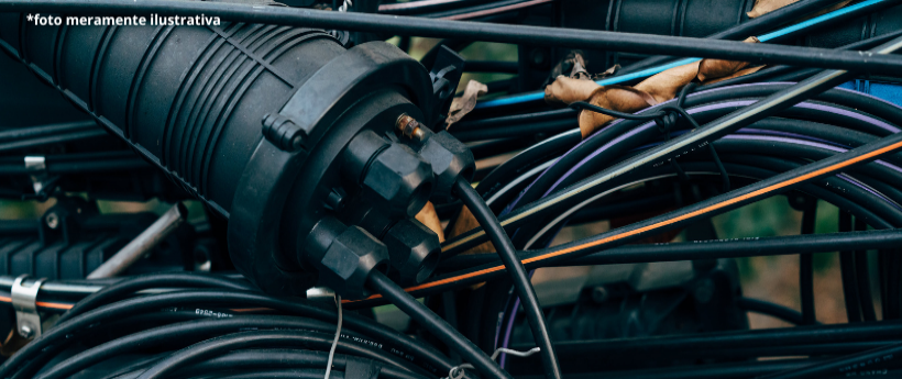 Apagões Devem Persistir no Grande Méier Até o Fim de Maio Moradores do Grande Méier devem conviver com o risco de novas quedas de energia até, pelo menos, o fim de maio. Após dois apagões consecutivos registrados nesta semana, em meio a temperaturas acima dos 40 graus, a Light confirmou que os cortes estão relacionados a uma obra estrutural de grande porte para a substituição de cabos subterrâneos de alta tensão que chegaram ao fim da vida útil. A intervenção ocorre na subestação do Cachambi. Os cabos antig