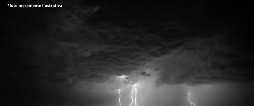 Duque de Caxias Retorna ao Estágio de Alerta Após Chuvas A Secretaria Municipal de Defesa Civil de Duque de Caxias informou que o município retornou, hoje, ao estágio de alerta. As chuvas diminuíram significativamente nas últimas horas. Entre os bairros mais afetados estão Pilar, São Bento, Saracuruna, Figueira e Jardim Primavera. De acordo com a Defesa Civil, duas pessoas ficaram desalojadas. Equipes seguem monitorando as áreas de risco e prestando atendimento à população. A Defesa Civil municipal informa 