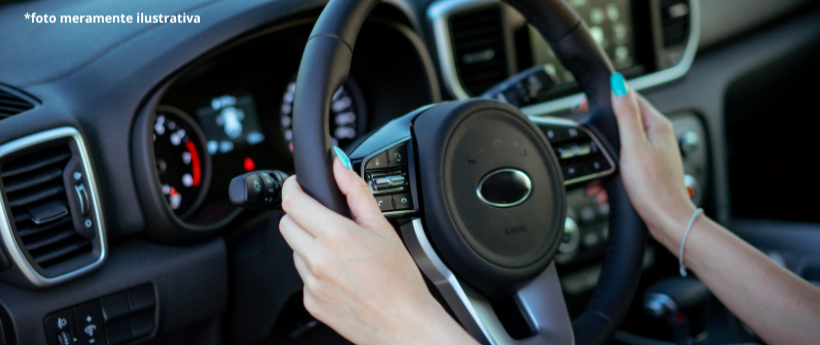 Renovação Automática da CNH Beneficia Mais de 323 Mil Condutores O programa de renovação automática da Carteira Nacional de Habilitação beneficiou 323 mil 459 condutores na primeira semana de validade. A informação é do Ministério dos Transportes. A medida inclui condutores inscritos no Registro Nacional Positivo de Condutores, que economizaram 226 milhões de reais, valor que seria pago em taxas, exames e custos administrativos. A maior parte dos beneficiados é formada por motoristas com CNH de categoria B,