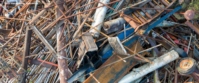 Ferros-velhos são interditados com materiais suspeitos no Rio