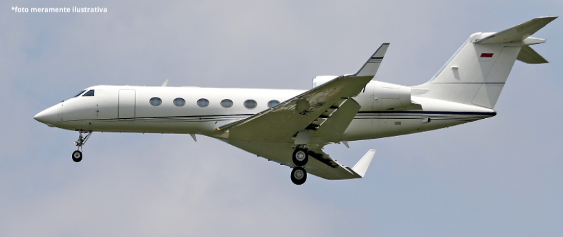 Jato executivo faz pouso de emergência em Jundiaí após problema em pneu