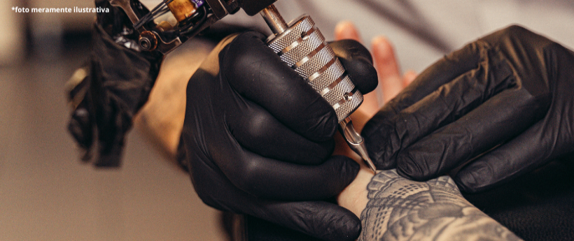 CONSELHO DE MEDICINA PROÍBE USO DE ANESTESIA PARA FAZER TATUAGENS