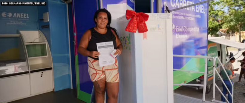 Enel Rio entrega 100 geladeiras eficientes para moradores de Niterói