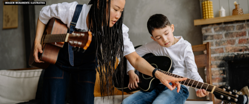 Favela Mundo abre vagas gratuitas para curso de violão no Caju