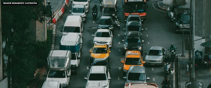 Acidente na Dutra provoca longo congestionamento na Baixada Fluminense