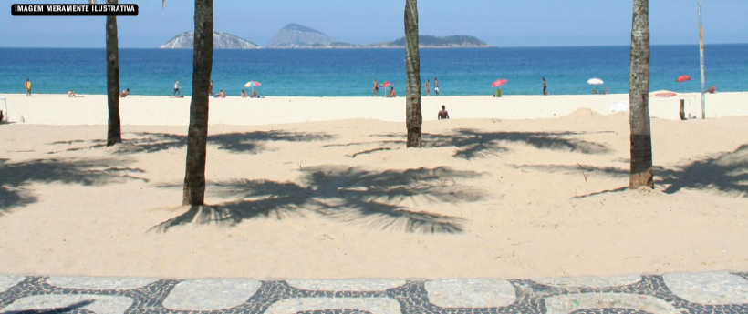 Comlurb reforça limpeza nas praias após ressaca e remove 18 toneladas de areia no Leblon