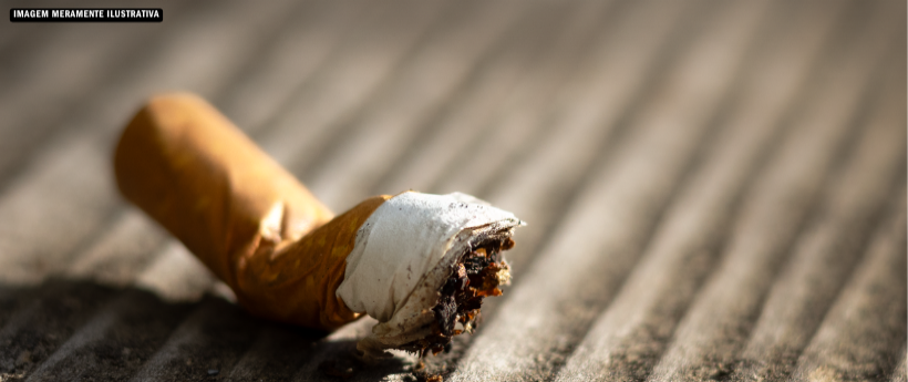 Polícia encontra depósito com centenas de caixas de cigarros ligado à contravenção em Belford Roxo