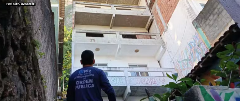 Prefeitura inicia demolição de prédio irregular de sete andares no Vidigal