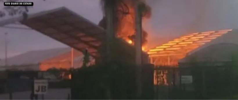 Incêndio em galpão do Riocentro é controlado e evento está mantido