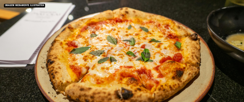 Criança é salva por um policial rodoviário federal após se engasgar com pizza