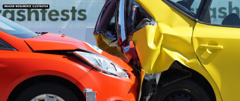 Acidente com capotamento deixa dois feridos na Avenida Lúcio Costa, no Recreio