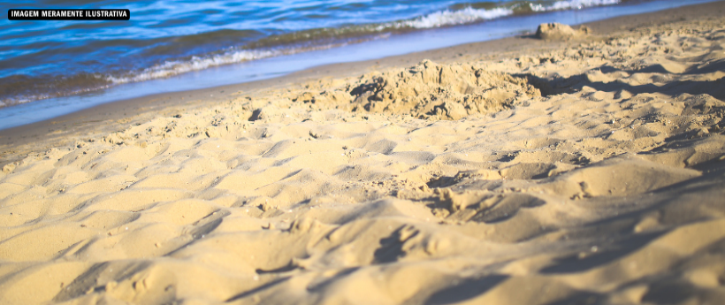 Operação Tatuí retira garrafas enterradas e estruturas irregulares em Copacabana