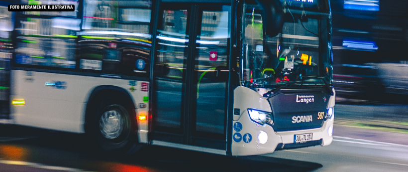 Traficantes Usam Ônibus Como Barricada em Costa Barros Durante Operação Policial