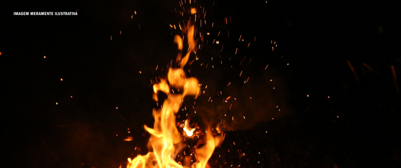 Polícia investiga morte de duas crianças em incêndio em Sepetiba