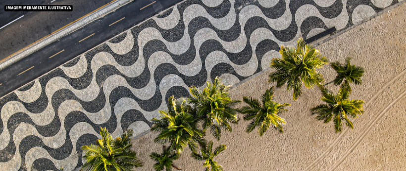 Comlurb realiza campanha de coleta seletiva em feira livre de Copacabana