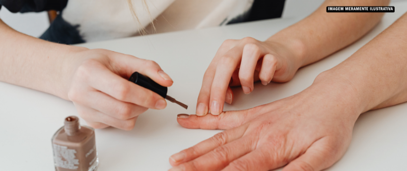 Anvisa proíbe substâncias em produtos para unhas artificiais que podem causar câncer