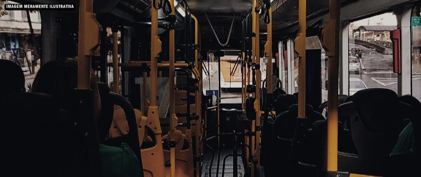 Acidente entre ônibus e carreta interdita a BR-116 (Rio-Teresópolis)