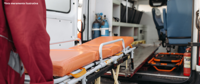 Uma criança de 5 anos morreu na manhã de hoje (10) após ficar soterrada em um deslizamento de terra no bairro Siderlândia, em Barra Mansa, no Sul Fluminense.// A irmã da menina, de 2 anos, e o pai das crianças também ficaram feridos na tragédia, que atingiu a casa da família.// Eles seguem internados, em estado estável.// O deslizamento foi provocado pelas fortes chuvas que atingem todo o estado desde a última sexta-feira (6).// A garota ainda chegou a ficar internada em estado gravíssimo na UTI da Santa Ca