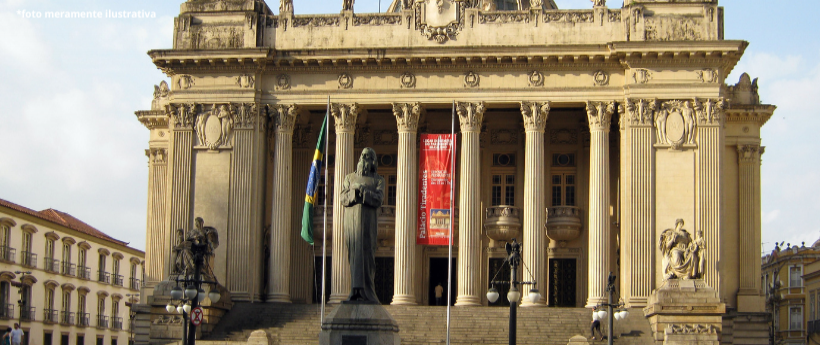 O Palácio Tiradentes se tornou Patrimônio Histórico e Cultural de Natureza Imaterial do Estado do Rio de Janeiro. Localizado na Praça XV, no Centro da capital fluminense, o edifício completou 100 anos em 2026, e é um dos principais marcos da história política brasileira e atual sede histórica do Parlamento fluminense. Inaugurado em 6 de maio de 1926, o prédio foi construído no local onde funcionava a antiga cadeia em que Joaquim José da Silva Xavier, o Tiradentes, permaneceu preso antes de ser executado. At
