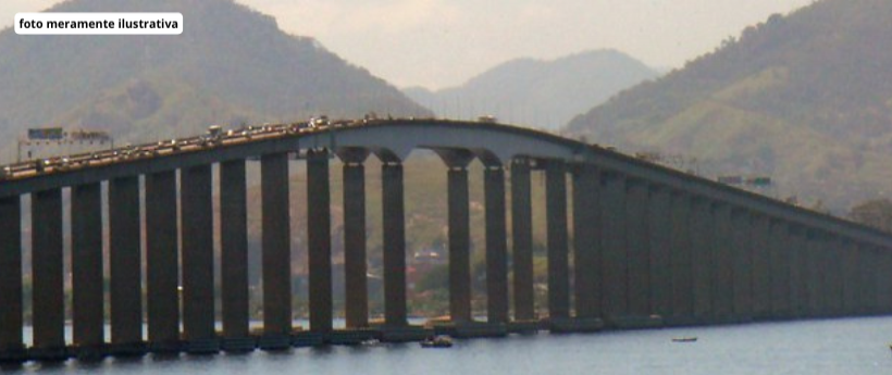 uma ação educativa para motociclistas e motoristas na Praça do Pedágio, na Ponte Rio-Niterói