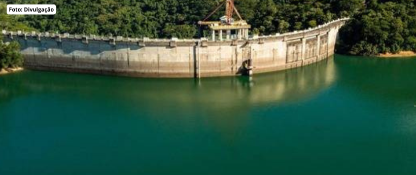Rio de Janeiro sedia  Cúpula Mundial de Bacias Hidrográficas O Rio de Janeiro recebe de 16 a 19 de junho a Cúpula Mundial das Bacias Hidrográficas 2026, organizada pela Rede Internacional de Organismos de Bacia e pela Secretaria de Estado do Ambiente e da Sustentabilidade do Rio de Janeiro. O evento acontece no Museu do Amanhã e no Museu de Arte do Rio e vai reunir participantes de 80 países para examinar como a governança das bacias hidrográficas pode fortalecer a segurança hídrica, antecipar a crescente e