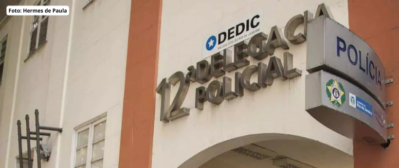 Uma segunda vítima procurou a polícia e denunciou ter sido estuprada por, pelo menos, 2 integrantes do mesmo grupo investigado por um estupro coletivo contra uma adolescente de 17 anos.//O novo depoimento foi prestado na 12ª Delegacia, em Copacabana.// De acordo com a nova denúncia, a menina tinha 14 anos na época dos fatos.// Hoje com 17, ela contou aos investigadores que mantinha um relacionamento com um dos envolvidos, o único menor de idade apontado no caso, que também é citado como participante do estu