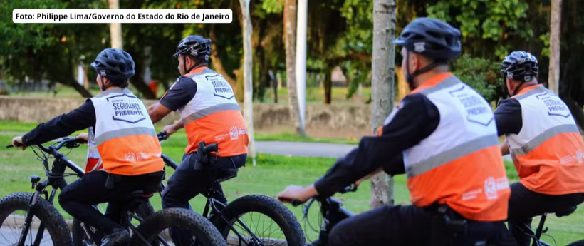 O Governador do estado Cláudio Castro entrega hoje (02), às 10h da manhã, 140 novas viaturas e 100 bicicletas elétricas ao programa Segurança Presente, da Secretaria de Estado de Governo.// Os novos equipamentos vão colaborar para que os agentes do programa reforcem o patrulhamento de proximidade e agilizem o atendimento.// Os veículos serão distribuídos entre as 59 bases do Segurança Presente em todo o estado.// 