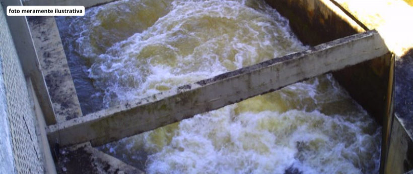 A concessionária Águas do Rio retirou quarenta e seis toneladas de areia de rede de esgoto em ação contra o despejo irregular de esgoto no Rio Trapicheiros, na Zona Norte da cidade./// A intervenção eliminou o despejo de aproximadamente 24 litros de esgoto por segundo no rio, o que representa o fim do lançamento de quase 2 milhões de litros de água contaminada por dia./// O Rio Trapicheiros nasce no Maciço da Tijuca e percorre bairros como Tijuca, Maracanã e São Cristóvão, até desaguar no Rio Maracanã, que 