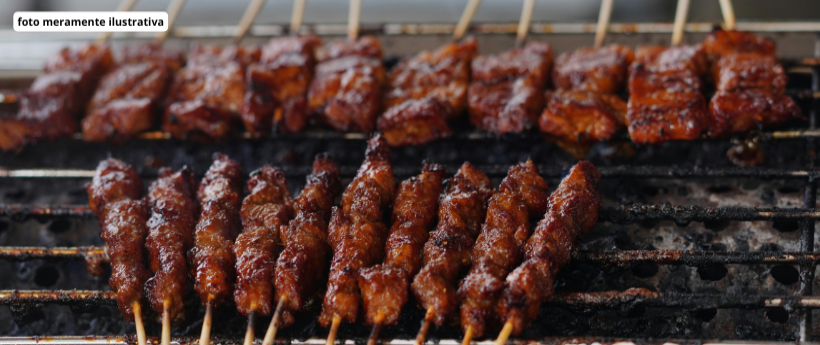 Prefeitura interdita fábrica de espetinhos no Andaraí por falta de higiene