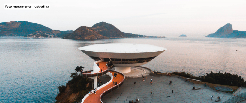 Carnaval 2026 de Niterói Terá Nova Passarela do Samba no Caminho Niemeyer  O Carnaval 2026 de Niterói terá como principal novidade uma nova Passarela do Samba em linha reta, que será instalada no Caminho Niemeyer, no Centro da cidade.  Os desfiles oficiais das escolas de samba estão programados para os dias 6, 7 e 8 de fevereiro, com entrada gratuita para o público. Além da mudança de local, a Prefeitura de Niterói anunciou melhorias na estrutura do evento, incluindo um novo desenho da passarela, logística 