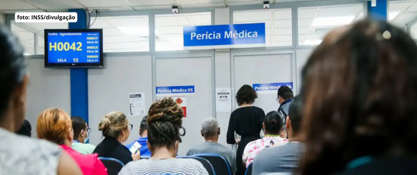 O INSS realizará neste final de semana, nos dias 28 e 29 de março, um mutirão em todas as regiões do país para atender a mais de 37 mil segurados para concessão de benefícios por incapacidade e assistenciais. A ação tem o objetivo de reduzir o tempo de espera dos segurados. As perícias serão feitas por meio de atendimentos presenciais e de perícia conectada, que é uma modalidade de teleatendimento. Os segurados que desejarem antecipar as perícias podem entrar em contato pelo telefone 135, ou acessar o servi