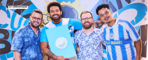 Mulambö leva pintura ao vivo à Sapucaí em homenagem ao legado de Heitor dos Prazeres pela Unidos de Vila Isabel