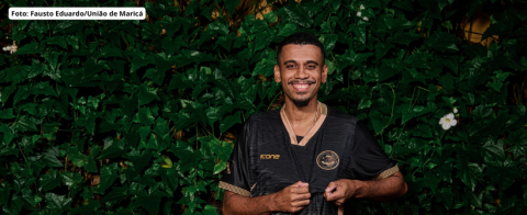 Mauro Cordeiro é o novo enredista da União de Maricá para o Carnaval 2027. A União de Maricá anunciou, nesta segunda-feira (27), a chegada de Mauro Cordeiro como enredista para o Carnaval 2027. Com trajetória que une pesquisa acadêmica e vivência no universo do samba, o profissional passa a integrar a equipe liderada pelo carnavalesco Edson Pereira, contribuindo diretamente para a construção narrativa do enredo que marcará a estreia da escola no Grupo Especial, na Marquês de Sapucaí, em 2027.  Cria do Salgu