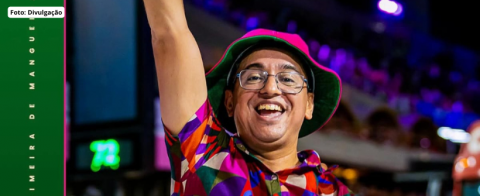 Carnavalesco Sidnei França renova com a Mangueira. Ele fica! O carnavalesco da Estação Primeira de Mangueira  Sidnei França renovou e segue na verde e rosa para 2027. Depois de um desfile aclamado, o artista segue com a Mangueira no próximo carnaval. A agremiação quase centenária vai em busca da  vigésima primeira estrela no próximo carnaval. Foto: Divulgação