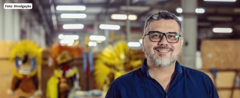 Carnavalesco Jack Vasconcelos deixa o Paraíso do Tuiuti. O G.R.E.S. Paraíso do Tuiuti através de suas redes sociais anunciou a saída do Carnavalesco Jack Vasconcelos. Segundo, o comunicado da Escola foram desfiles marcados por criatividade, identidade e emoção. A agremiação no próximo Carnaval vai desfilar pelo Grupo Especial na Passarela do Samba. Foto: Divulgação