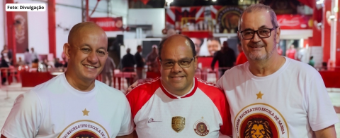 Estácio de Sá anuncia seu trio na direção de Carnaval para 2027. A Estácio de Sá anuncia, com entusiasmo, a renovação de sua Direção de Carnaval, composta por Alexandre de Moraes, Edvaldo Fonseca e Mário Mattos (foto).  Com experiência e dedicação, o trio dará continuidade ao exitoso trabalho que vêm realizando nos últimos anos na vermelha e branca. A escola reconhece e agradece o compromisso dos Diretores com a história da Estácio de Sá e sua comunidade. A agremiação no próximo carnaval será a terceira esc