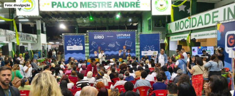 Com mais de duas mil pessoas, FliMocidade leva leitura e cultura para a Vila Vintém. Na última semana, a Mocidade abriu as portas da quadra para uma grande festa literária. Em parceria com a Secretaria Municipal de Educação do Rio de Janeiro, a Estrela Guia realizou a primeira edição da FLIMocidade, iniciativa que integra o Circuito de Festas Literárias da Rede Municipal de Ensino. A quadra da Mocidade, espaço historicamente ligado ao carnaval, foi ocupada como território de educação, memória, arte e conviv