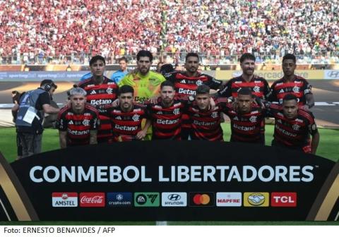 Flamengo conquista o quarto título da Copa Libertadores da América ao vencer o Palmeiras por 1 a 0, no Monumental 